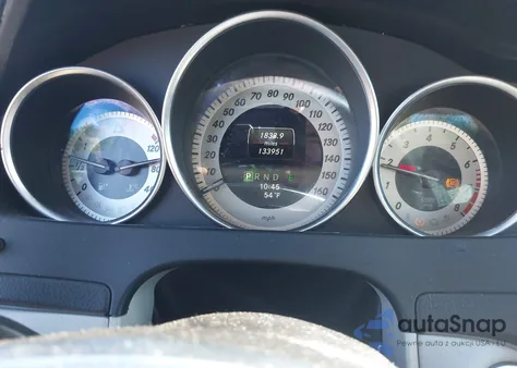 2014 Mercedes-Benz C 250 Sport z USA, uszkodzony, nr VIN WDDGF4HB4EA913913